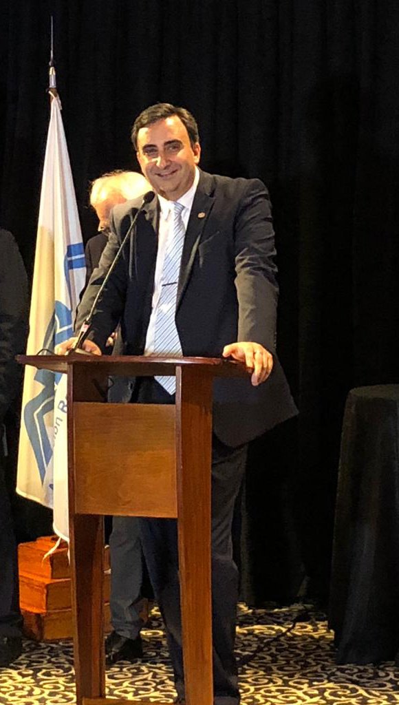 #FAEVYT en el 64° #Workshop de <a href="/ARAV_Rosario/">ARAV</a>. @Gustavohani con Oscar Vázquez pte #ARAV, @martinbulos secretario <a href="/santafetur/">Turismo Prov SantaFe</a> y Héctor De Benedictis secretario <a href="/TurismoMR/">Turismo MR</a>, entre las autoridades presentes. Las agencias de viajes somos el motor de la industria!