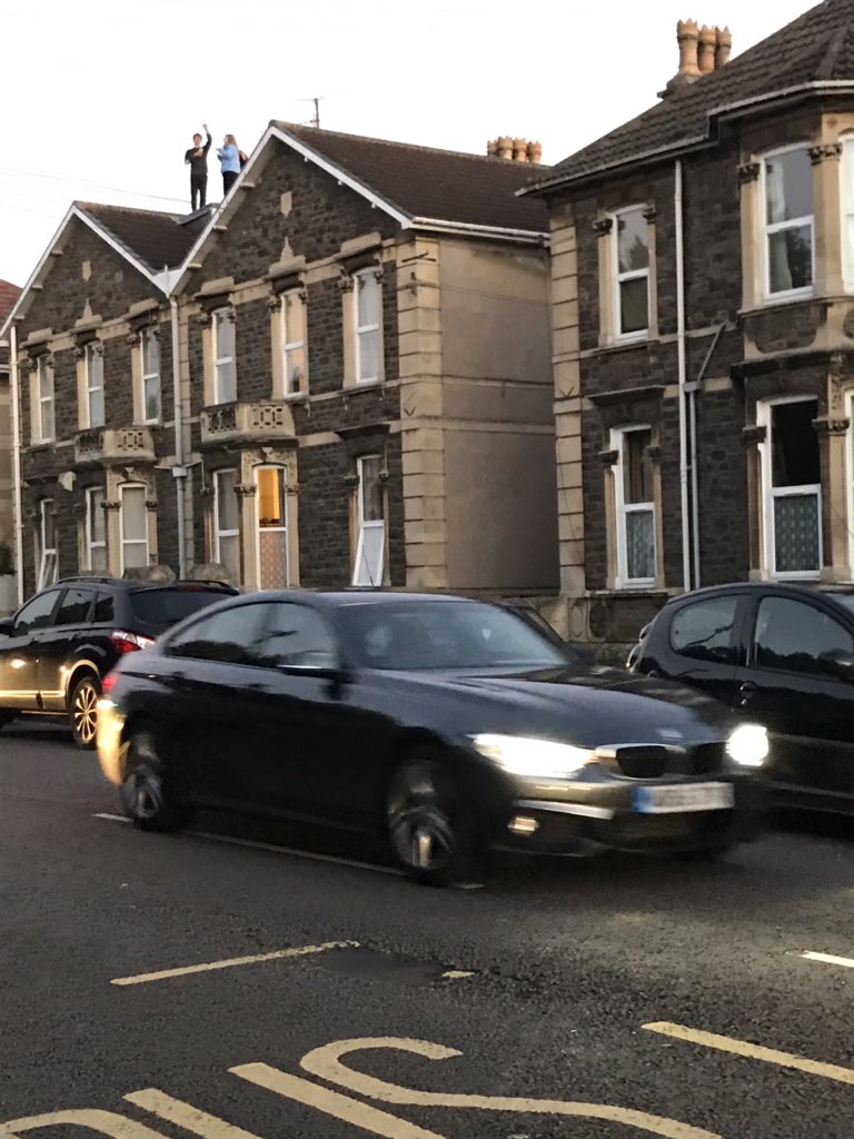 Trump_Fatigue_'s tweet image. It seems as if the students have moved in down the road and obviously it is sensible to stand on the roof! @bathlive @BathEcho @AskBath @bathnes_not