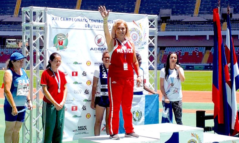 NoticieroColima's tweet photo. Atleta colimense de 50 años logra Plata en Costa Rica
Hace un año se encontraba inmovilizada en una silla de ruedas; la medalla fue en la disciplina Salto de Longitud.
#colima #competencia #costarica #medalladeplata #trainingcross #xxiccam
https://t.co/VhyaK2wvd3 https://t.co/c0J7MN4GaV