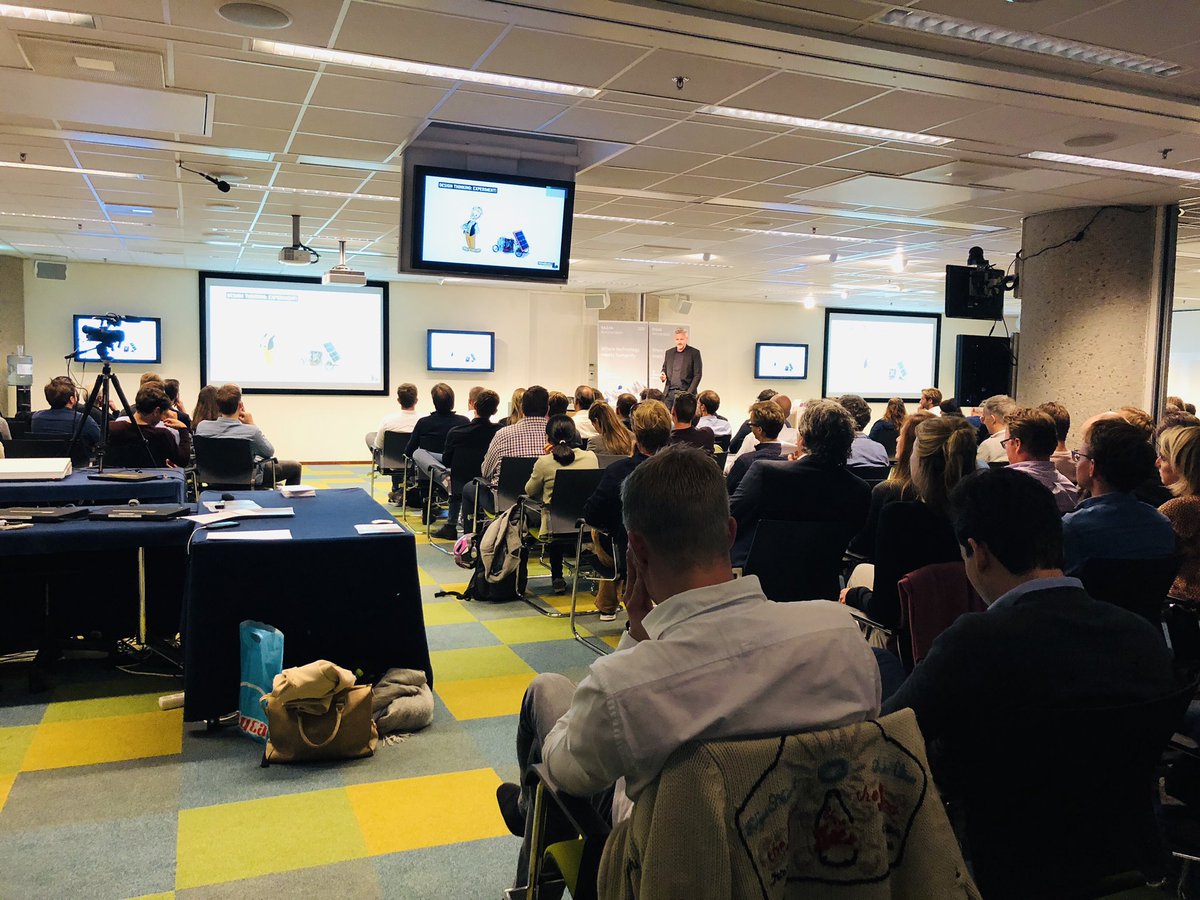 The day is not over yet! we have a room full of hard core #marketers joining an inspirational session on #tech in #marketing how do you apply #AI? @IBMBenelux #ThinkAmsterdam @lindadeborst
