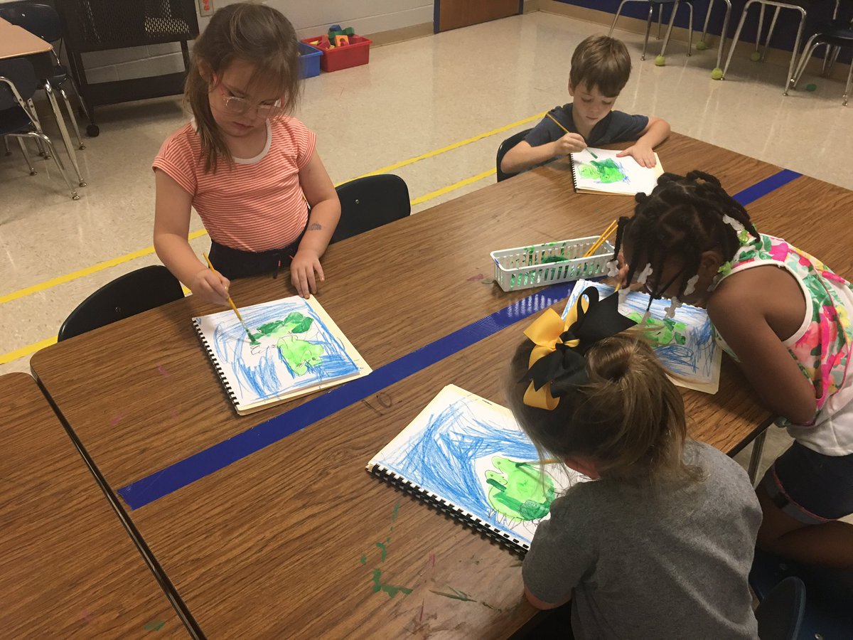 art_with_clark's tweet photo. Painting our frogs today. https://t.co/3ljCShnLQJ