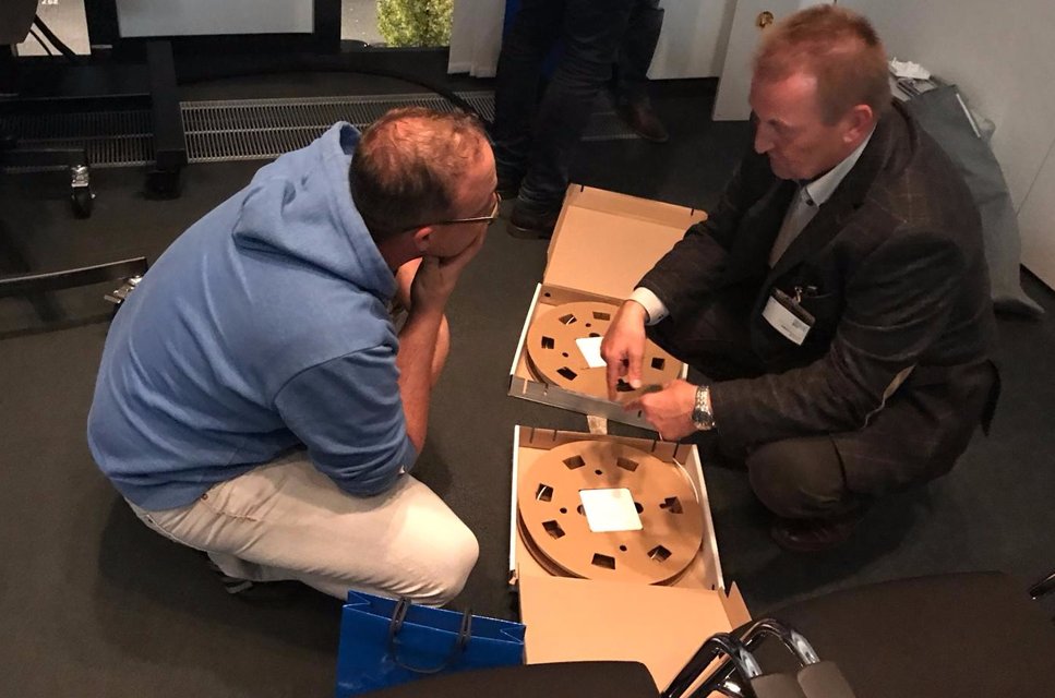 ASTRA_Fernsehen's tweet photo. ... und Zeit für Diskussion und Fachsimpeln bleibt am Ende auch noch. Weiter geht's mit der Roadshow zu den TV-Neuigkeiten 2018 morgen im #Handwerksbildungszentrum Brackwede in Bielefeld. Alle weiteren Termine unter: https://t.co/GjAKRoP1qq #fernsehenvonmorgen #freeyourself https://t.co/5j52lDpp61
