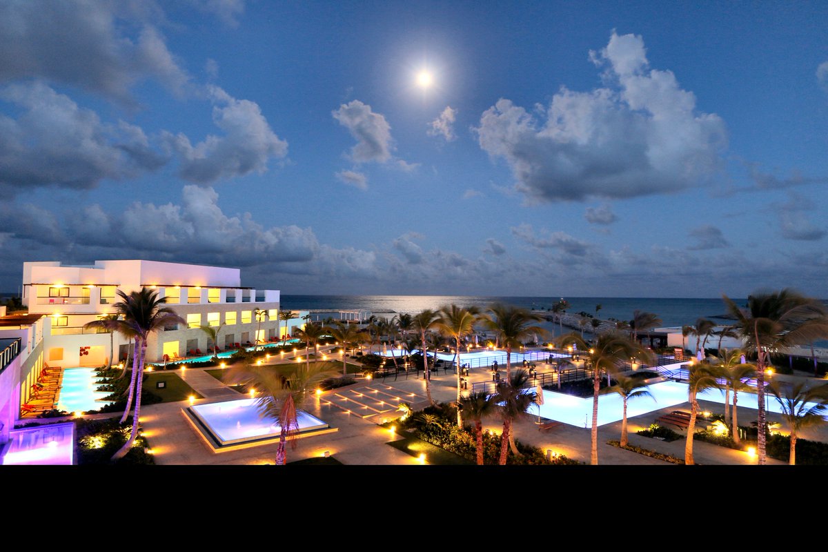marcosladevi's tweet photo. #Palladium expande la marca #TRSHotel con la apertura de TRS Cap Cana Hotel. El #resort solo para adultos en #RepúblicaDominicana abrirá el 1/11, con 115 #suites de #lujo, 39 junior suites con #piscina, 9 suites con vista al #mar y una ambassador suite / #Ladevi -#caribe #tourism https://t.co/2FZ7DbAmHp