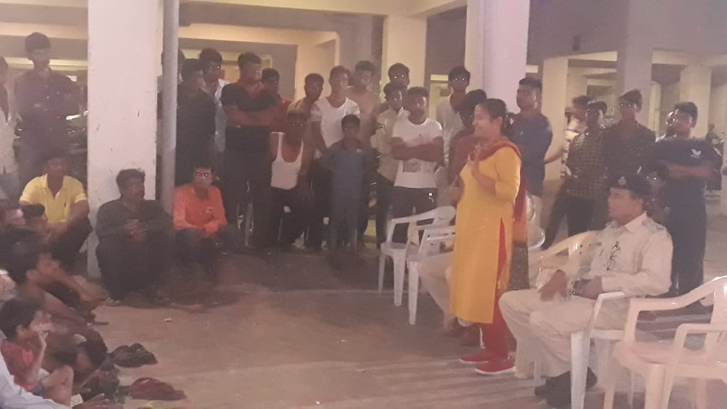 PKalol's tweet photo. Night Visit to areas of Ayodhyangr and Santej.
Police and the Dist. Administration are on their toes as a confidence building measure as an aftermath of recent rumour mongering and panic.
#SensitiveAdministration
#WeAreaHereForYou
#PeacefulGujarat
@CollectorGnr
@CMOGuj https://t.co/4OkjCwHNov