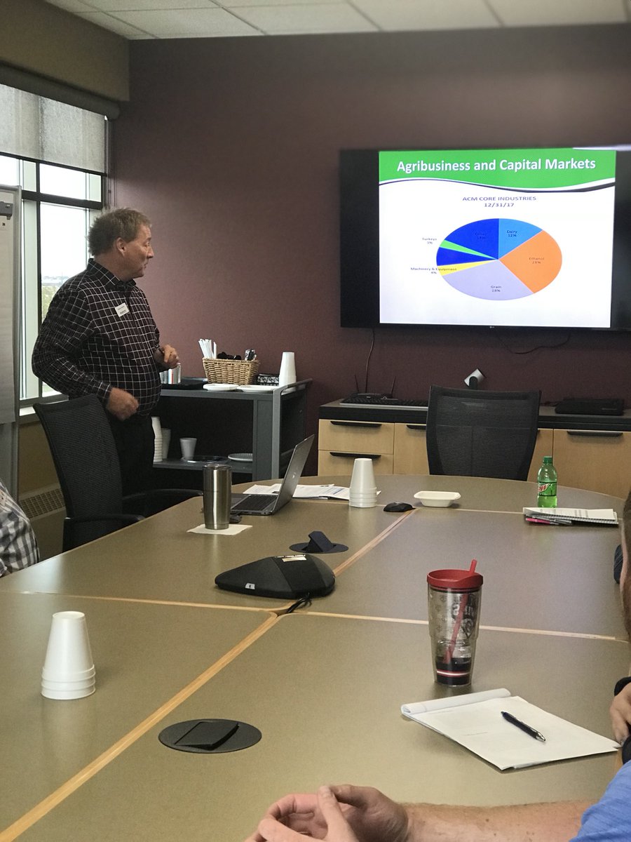 AgCAndreaO's tweet image. Digging deeper to learn more about AgCountry during our follow-up Onboarding session today! #LearnWithAgC