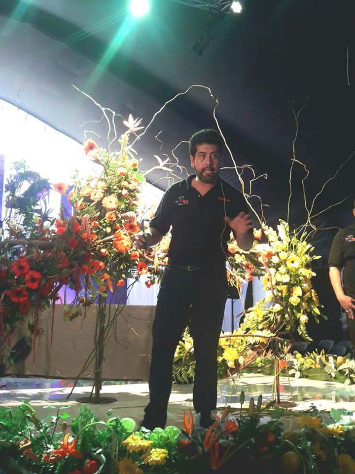 ExpoFlorVG's tweet photo. Así es como vivimos Expo Flor México 2018. ¡Gracias a todos los que hicieron posible este evento! Nos vemos el próximo año. @SAGARPA_mx, @SEDAGROedomex, @ASERCA_mx, Municipio de Villa Guerrero, @Edomex, Tecnológico De Estudios Superiores De Villa Guerrero. https://t.co/ihmXiQdyKG