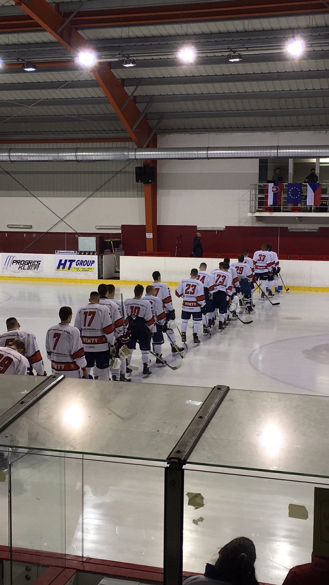 DStudnicky's tweet photo. Začínáme! Zapas mezi HC MUNI Brno a Diplomats Pressburg brzy vypukne
#muni #stisk #hockey #damegoladame https://t.co/bZmkdy3Bem