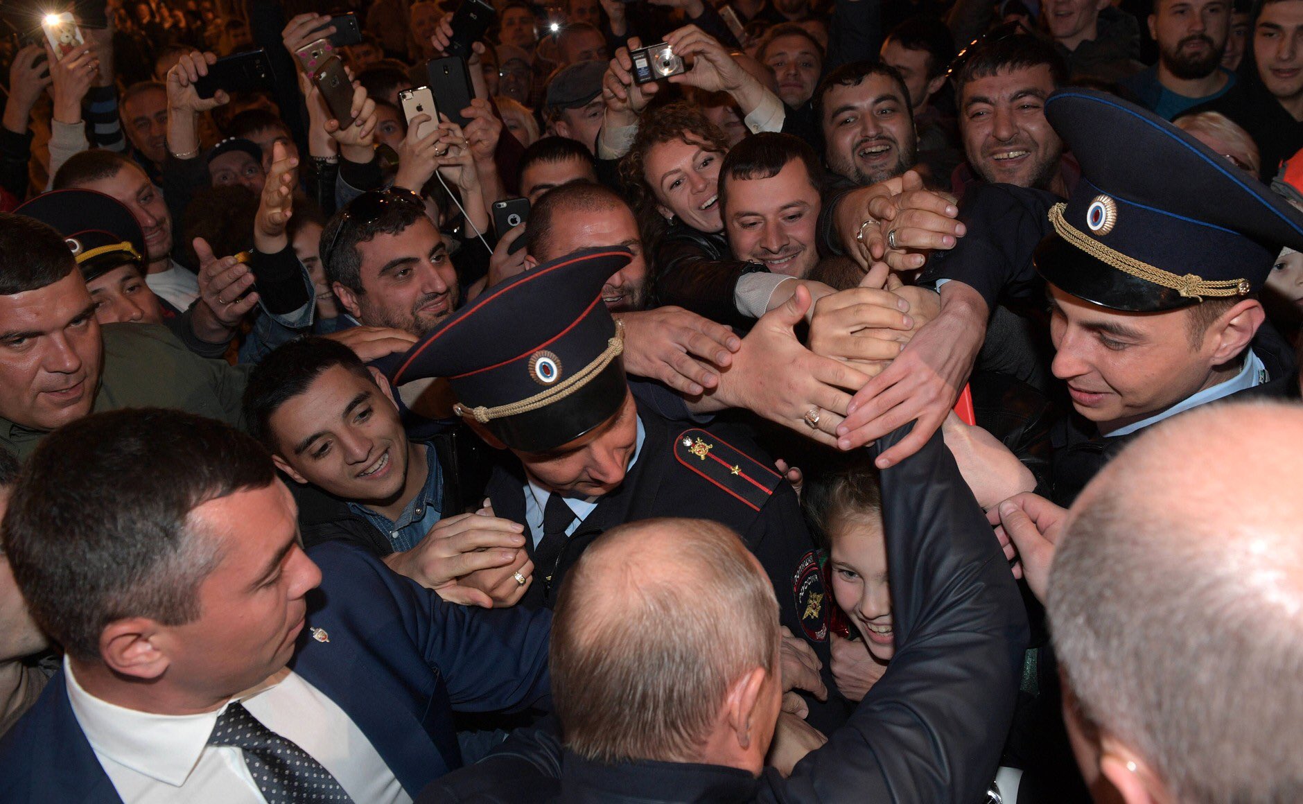 DpFhT5fWkAAoP3t.jpg:large