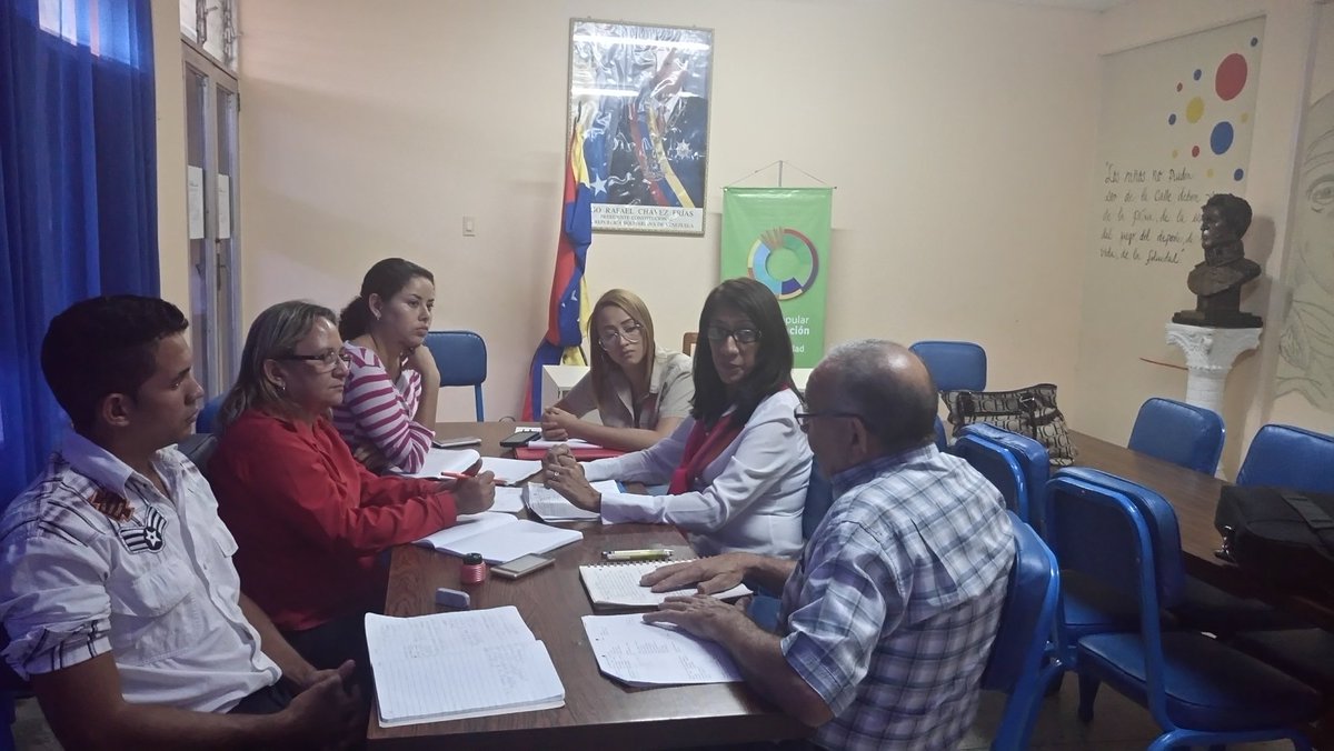 anacri13's tweet photo. #Ahora ll Reunion con representantes del estado mayor socializando la Jornada de Mantenimiento Preventivo para la reparacion de pupitres en las instituciones escolares consolidando la #Calidad #Educativa en #Yaracuy @MPPEDUCACION @psuvaristobulo @ContactoFede https://t.co/gZidB6myo7