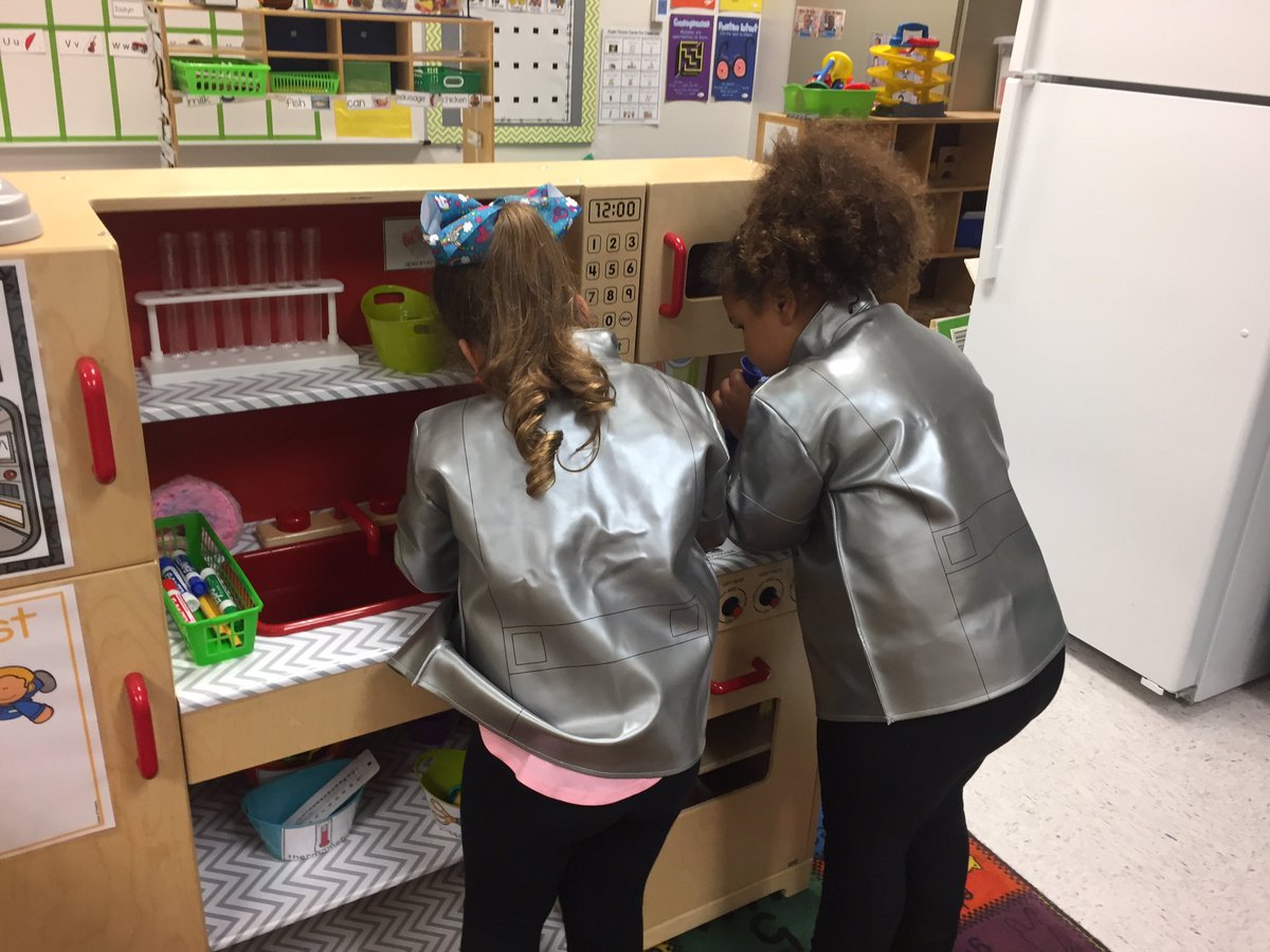 PreKRocksatGGE's tweet photo. Check out our new “Space Station” dramatic play area! We learned about gravity, force, and energy during our Ball Study and thought it would be really fun to pretend we were in space where there is no gravity. We even have a science laboratory in our space station! @GGEseagulls https://t.co/ocQDmRsPF5
