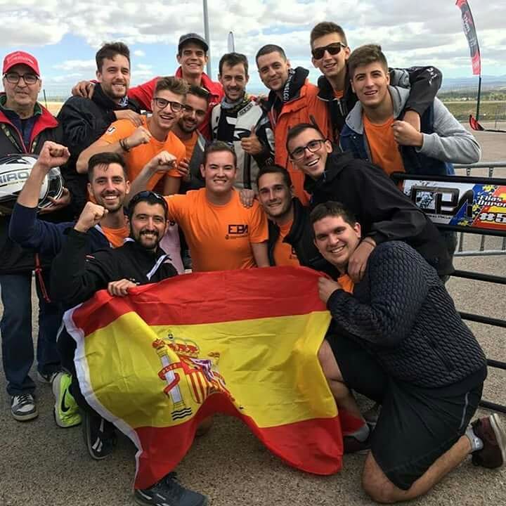 EPAlcoy's tweet photo. Mil gracias a todas las personas y empresas que hebeis hecho este sueño posible,  posición 10° en carrera, 12° en la general de 47 equipos inscritos en la competición @MotoStudent https://t.co/cTjxgRKQ5R