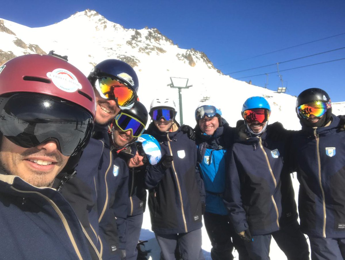 AADIDESS's tweet photo. Entre el 4 y el 7 de octubre se llevó a cabo en @CerroCatedralok el Simposio Técnico de fin de temporada para profes de #snowboard N5. ¡Gracias Diego Linares y felicitaciones a todos por el trabajo! A seguir creciendo y aprendiendo juntos #simposio #aadidess https://t.co/Zrx3Rm6feT