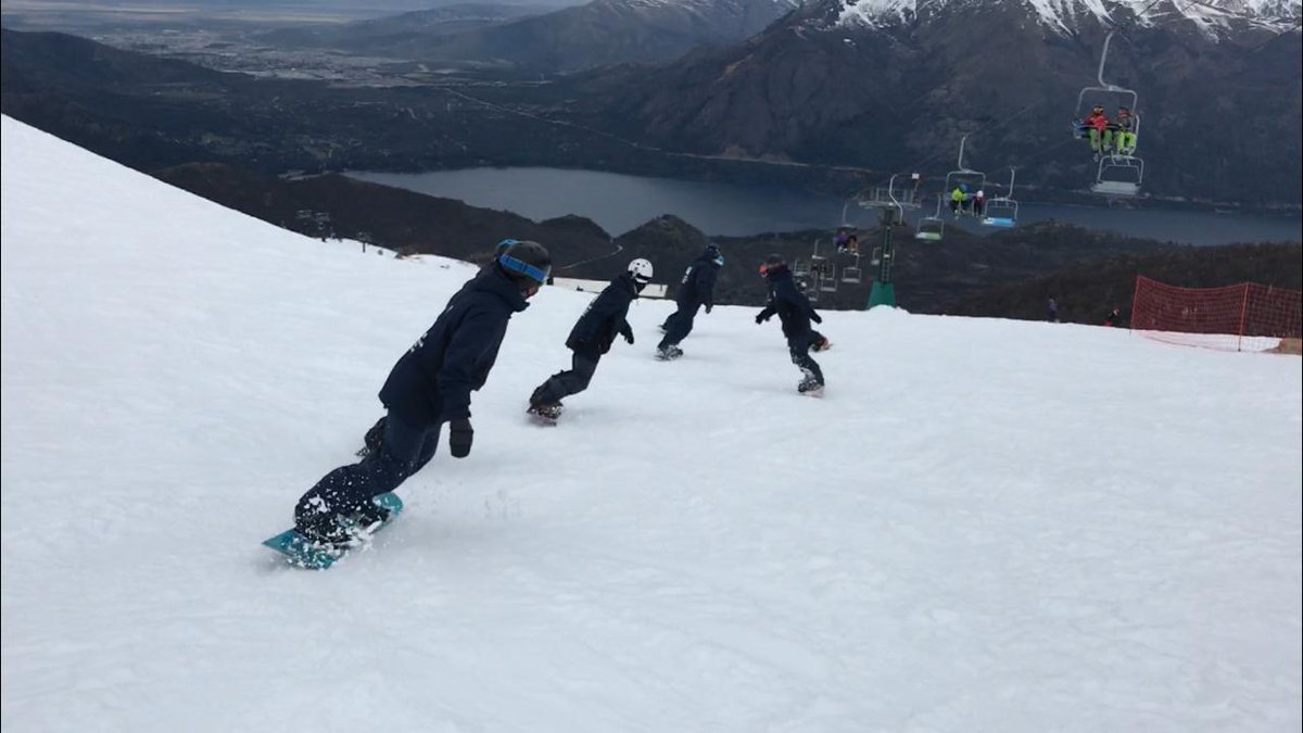 AADIDESS's tweet photo. Entre el 4 y el 7 de octubre se llevó a cabo en @CerroCatedralok el Simposio Técnico de fin de temporada para profes de #snowboard N5. ¡Gracias Diego Linares y felicitaciones a todos por el trabajo! A seguir creciendo y aprendiendo juntos #simposio #aadidess https://t.co/Zrx3Rm6feT