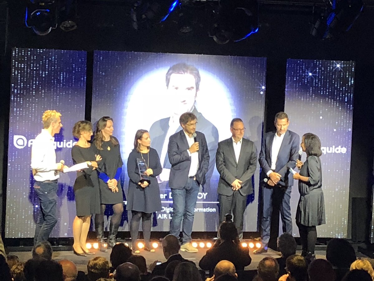 VirginieReynau1's tweet photo. @airliquidegroup reçoit le prix de la Continuité Stratégique des Trophées #eCAC40 !!! Bravo à toutes les équipes travaillant à la transformation numérique du Groupe ! https://t.co/Rig0gvjlbr