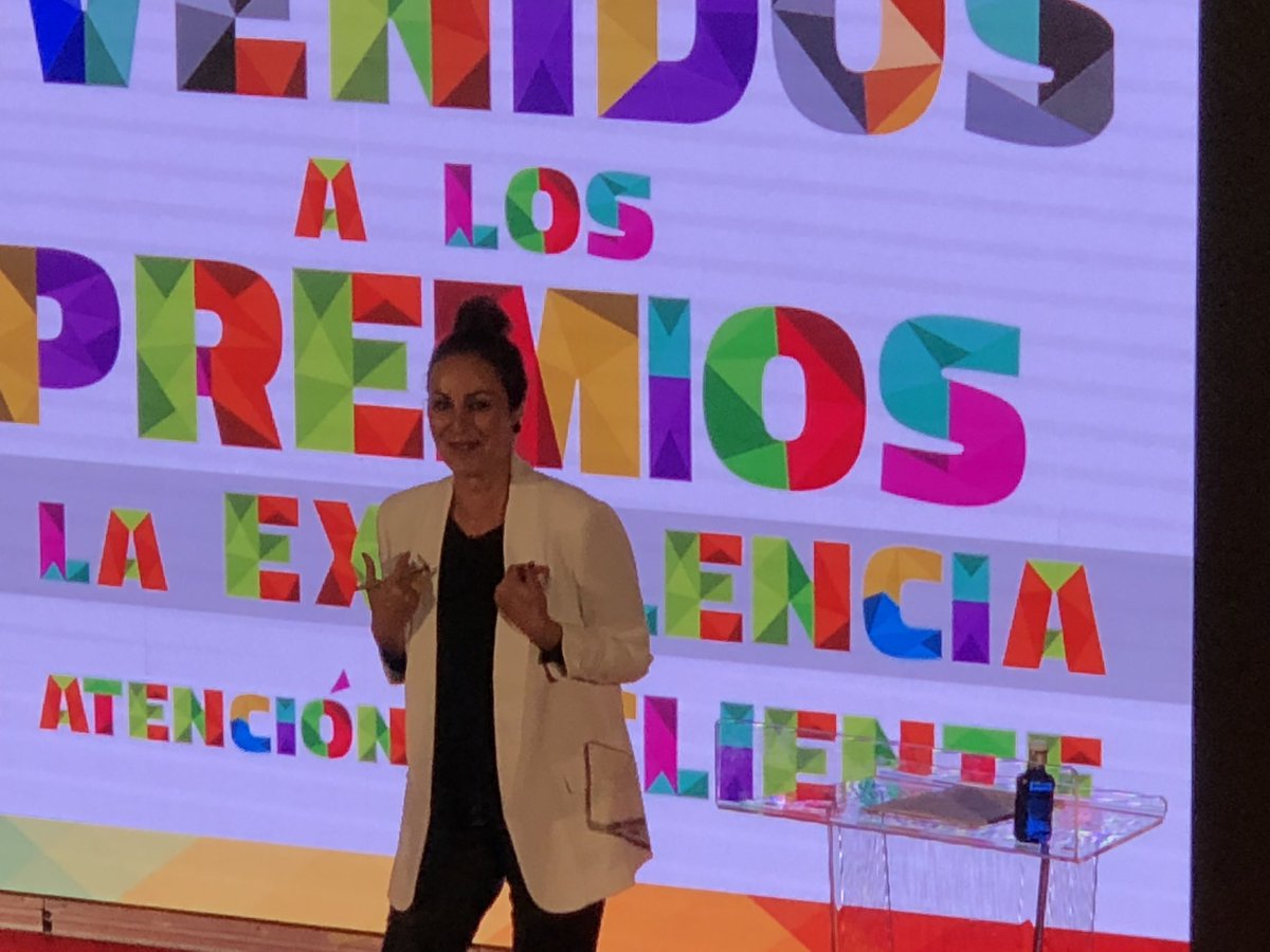 RicardoCoello_'s tweet photo. Viendo este año la #gala de los #PremiosCRC2018 con la gran @_ANAMILAN_ #CRC20ANIVERSARIO @ifaes @AEERC_es https://t.co/RH1yC2r6Wb