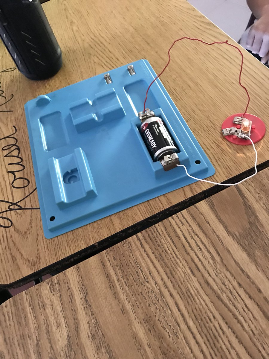 Science class today was ⚡️ELECTRIFYING! ⚡️Check your child’s Seesaw account for their complete circuit!