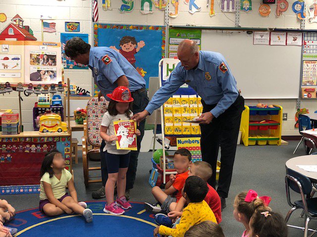 TheBigI_NC's tweet photo. IIANC member John Hall from Fortner Insurance visited a school to deliver our #OperationEDITH materials for #FirePreventionWeek! John is a member of Parkway Fire & Rescue in Spruce Pine, NC. Plus, they sent home each kindergartner with a new smoke detector! AWESOME! https://t.co/dTWsx5WGVp