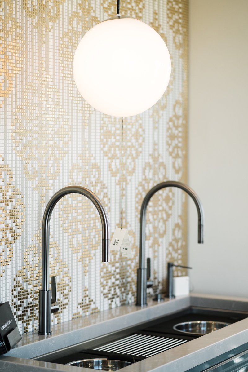 springhausco's tweet photo. Feeling this backsplash by @MIIDistributors. Light fixture by @ProgressLtg. Also featuring @TheGalleyBrands. Catch this space in our Kitchen & Bath Showroom. #Springhaus #EverythingAmazing #SpringhausLighting #Backsplash #NorthernColorado #InteriorDesign #HomeDesign #HomeDecor https://t.co/cGnWei7lln