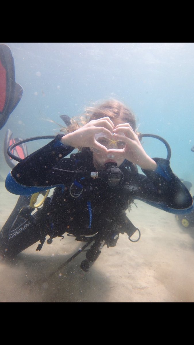 NatalieEvs76's tweet photo. @TUIUK My daughters first scuba dive, age 10, so proud of her. Thank you #TUI Costa Teguise, Aug 2018 💙🧜‍♀️🐬🦀🐙 #GoTUI https://t.co/zVBivim3Gl