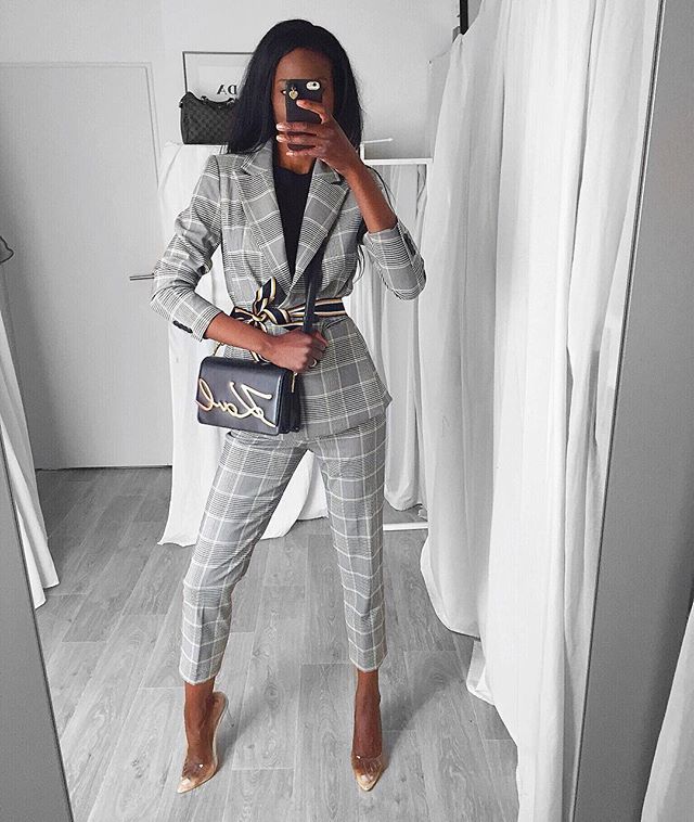 G I R L  B O S S
Tailleur @hm (old co')
.
.
.
.
#outfitfromabove #ootd #Outfit #outfitoftheday  #outfitinspiration #outfitideas #outfitinspo #outfitgoals #outfitsociety #streetstyle #OutfitOnPoint #outfitday #outfitdaily #fashionblogger #outfitkillers #outfitgram #Style #sty…