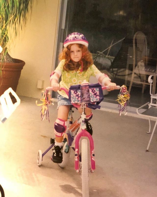 SaraMBerlin's tweet photo. 🚨@warbyparker’s #PupilsProject collaboration launches today, and 100% of sales will go to our Pupil’s Project program—a program that provides free eye exams and glasses for students in need! 🚨

I’m sharing a photo of me as a kid to help raise awareness for the program. Help … https://t.co/f1VZw7pp20