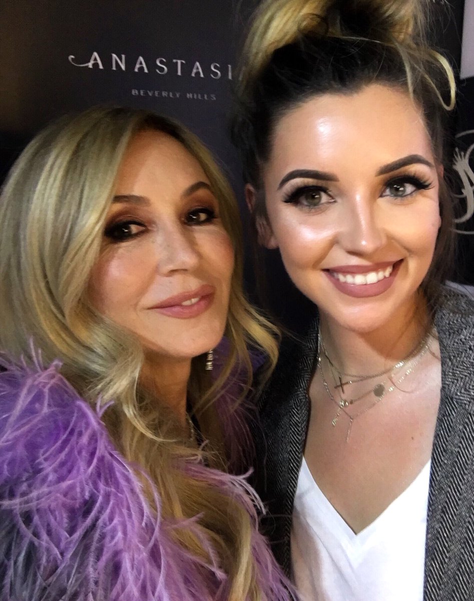 violeah_'s tweet photo. The best day of my life ♥️ Thank you queen @ABHcosmetics https://t.co/KxvHH8YWh0