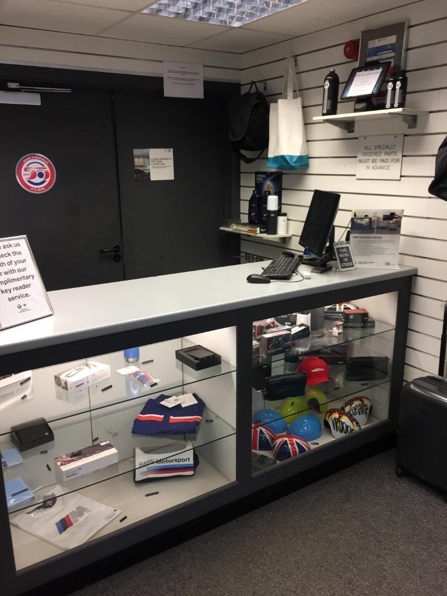 IPLimited's tweet image. Barrons BMW After Sales Farnborough, prior to a recent refurbishment.