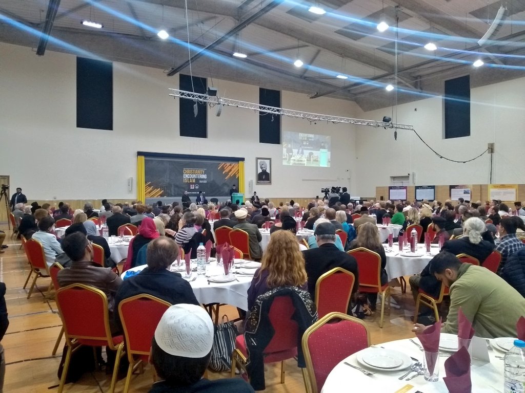 AhmadiyyaUK's tweet photo. #Encounters2018: Audience listening attentively to the Imam Ataul Mujeeb Rashed of #Ahmadiyya Muslim Community, speaking on the concept of Unity and Humanity in Islam.
https://t.co/DzxiFvUoUm https://t.co/oUxMNKES5m