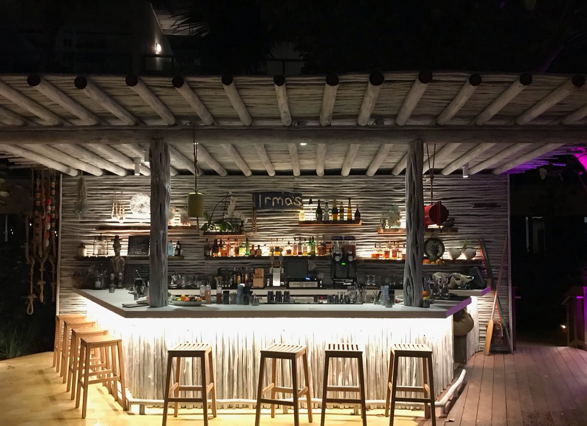3dcadco's tweet photo. Hurricane proof💨Irma’s bar designed and documented in ARCHICAD🍸 #miami #architect #urbanrobotassociates #bar #irmas #garden #wsouthbeach #fun #happyhour #miamibeach #design #architecture #commercial #modernarchitecture #southbeach #archicadproject #graphisoft #archicad #3dcadco https://t.co/wc89EEAYTb