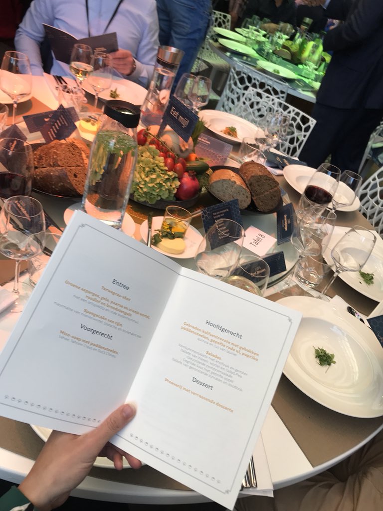 FabienneGram's tweet photo. Wat zegt mijn #DNA over mijn voedingsbehoefte? #versplus #dineropmaat @koppertcress heerlijk diner, goed initiatief! Dit is de toekomst! #HortiHeroes https://t.co/Ua3rKgKlqf
