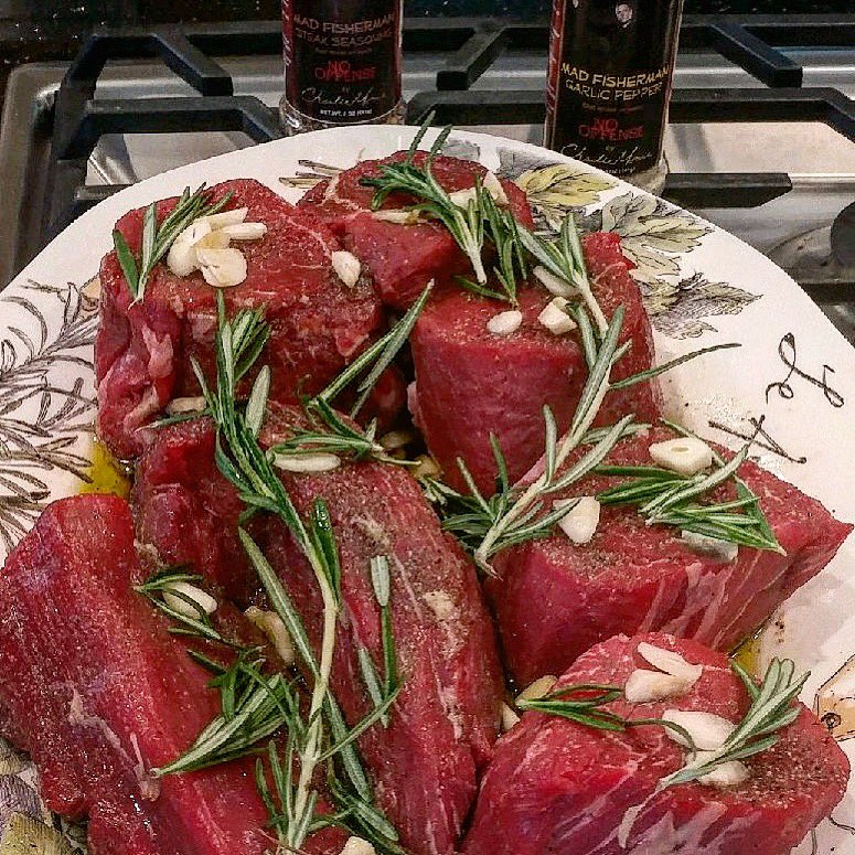 MadFishSpices's tweet photo. We got the MEAT! 🥩🥩🥩🥩

B.e.a.utiful meat 😍😋

#meat #steak #dinner #delicious #MFspices #CookMF #MadCook #EVOO https://t.co/6yuDZqXtkO