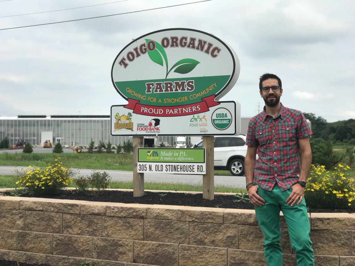 ETSIAMCordoba's tweet photo. 🗣¡Uno de los nuestros allende los mares! #FamiliaETSIAM 🌐
José Manuel Segura Fernández realizó este verano prácticas en la empresa americana Toigo Organic Farms 🇺🇸:
💬“Una gran oportunidad para aprender nuevos idiomas y culturas además de
hacer grandes amistades” #ETSiAM https://t.co/mMYohjntZX