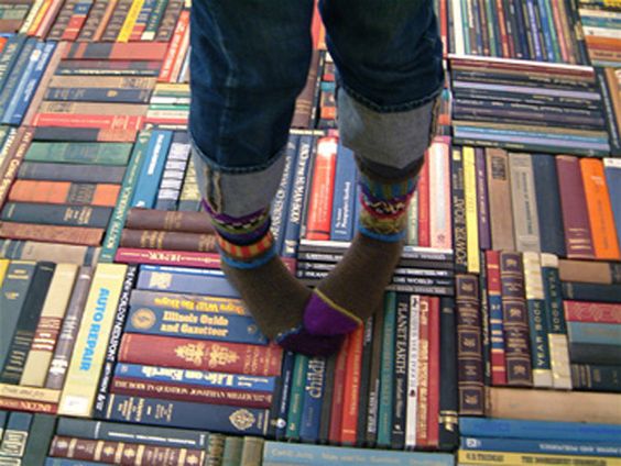 When a bookworm designs the carpet in a library...

😍😍😍

#amwriting #amreading