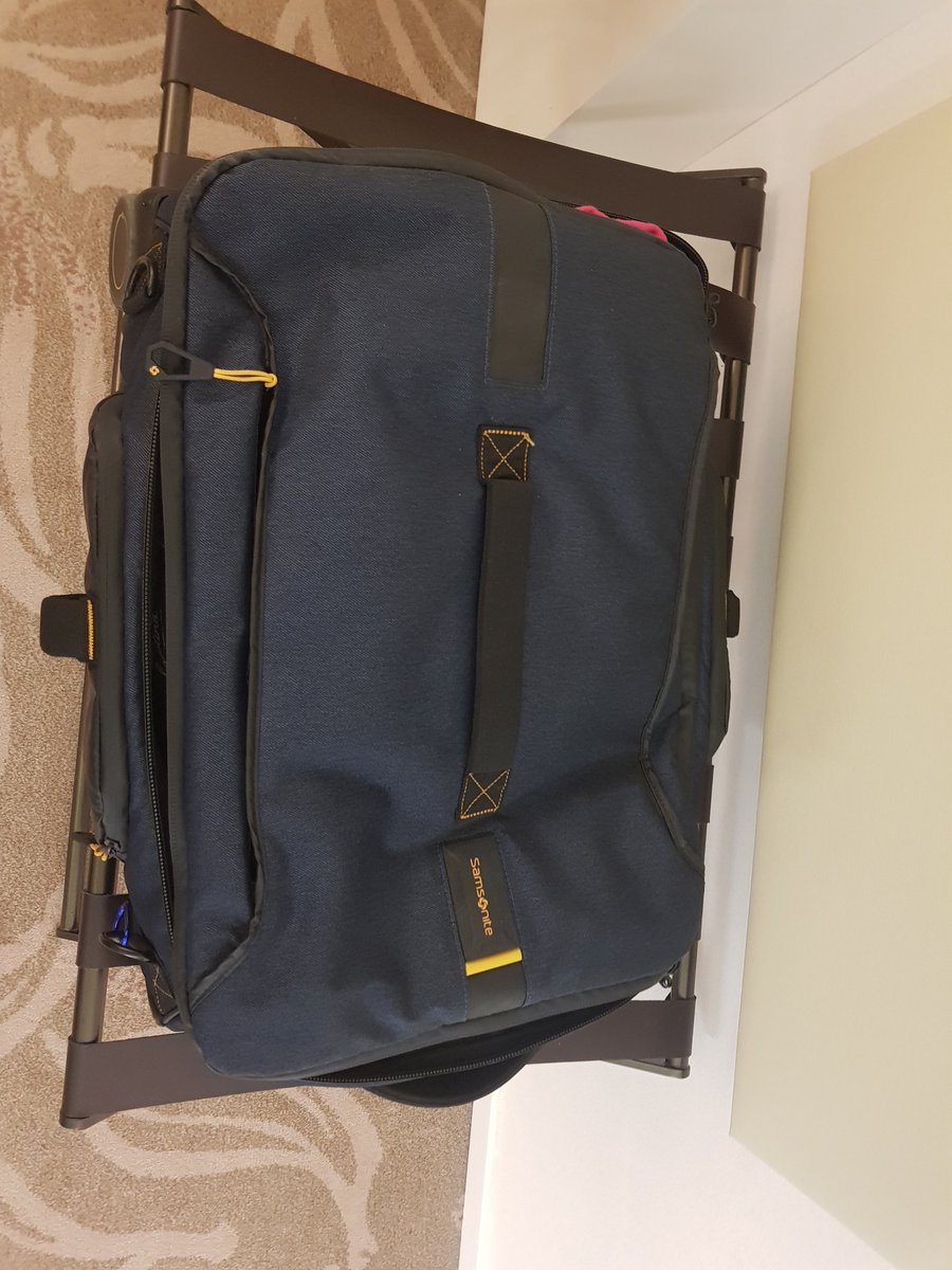webirina's tweet photo. @MySamsonite I wanted to flag poor craftsmanship in my relatively new and unused Samsonite bag, purchased in January. Otherwise I really like it. https://t.co/fE7srypM5T