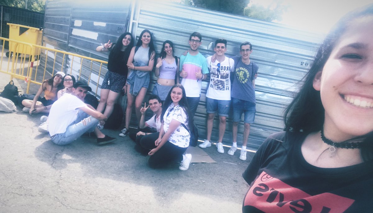 Mariarizxs's tweet image. @SoniaSweetC Mira la familia tan bonica que habéis creado💙
#SecretosSony