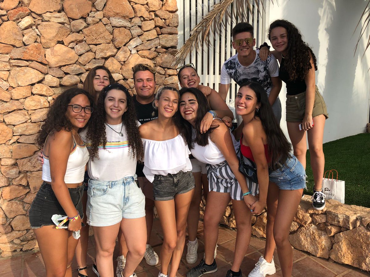 Mariarizxs's tweet image. @SoniaSweetC Mira la familia tan bonica que habéis creado💙
#SecretosSony