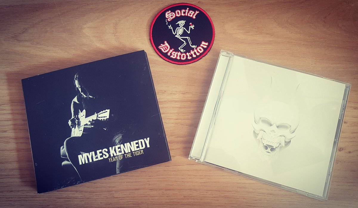 staaten82's tweet photo. Feels like xmas today 😍 @MylesKennedy @TriviumOfficial #socialdistortion 🤘🏻🖤 https://t.co/MpcRb7MavN
