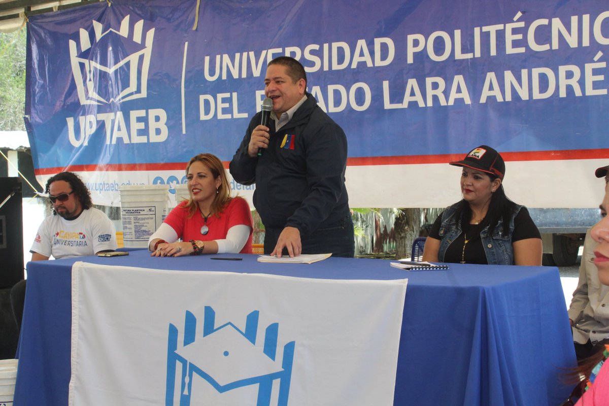 uptlara's tweet photo. #EnFotos📸 La agrupación Naguará de Gaita de la Uptaeb colocó el ambiente decembrina en el acto del #PlanCayapaUniversitaria #TalentoUptaeb @michellyvivas @hugbelpsuv @opsuoficial @gobiernodelara @CUptaeb https://t.co/ulGUc8sYp6