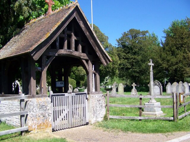 RedAndover's tweet photo. New donation point ! All Saints Church, Upper Clatford ❤️📦 https://t.co/xN7BnXmikk