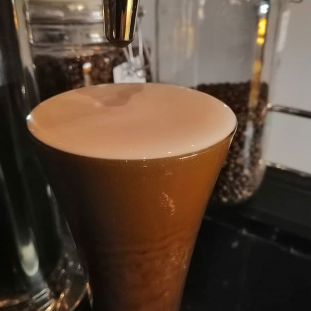 WhiteFoamCafe's tweet photo. 🦉
Nitro cold brew coffee, commonly referred to as "NCB," is cold brew coffee charged with nitrogen to give it a rich, creamy head, similar to nitro draft beer.

#whitefoamcafe #NCB #specialtycafe #riyadhcafes https://t.co/k4sMkPNqMT https://t.co/xcXsFBlYqr