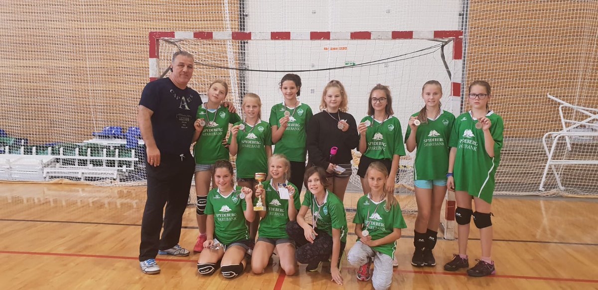 SalaspilsSS's tweet photo. 17.reizi aizvadīts starptautisks "Salaspils kauss" handbolā meitenēm. Ar 2018.gada rezultātiem var iepazīties šeit: https://t.co/e6cIxpDzaM https://t.co/qaeg247YGg