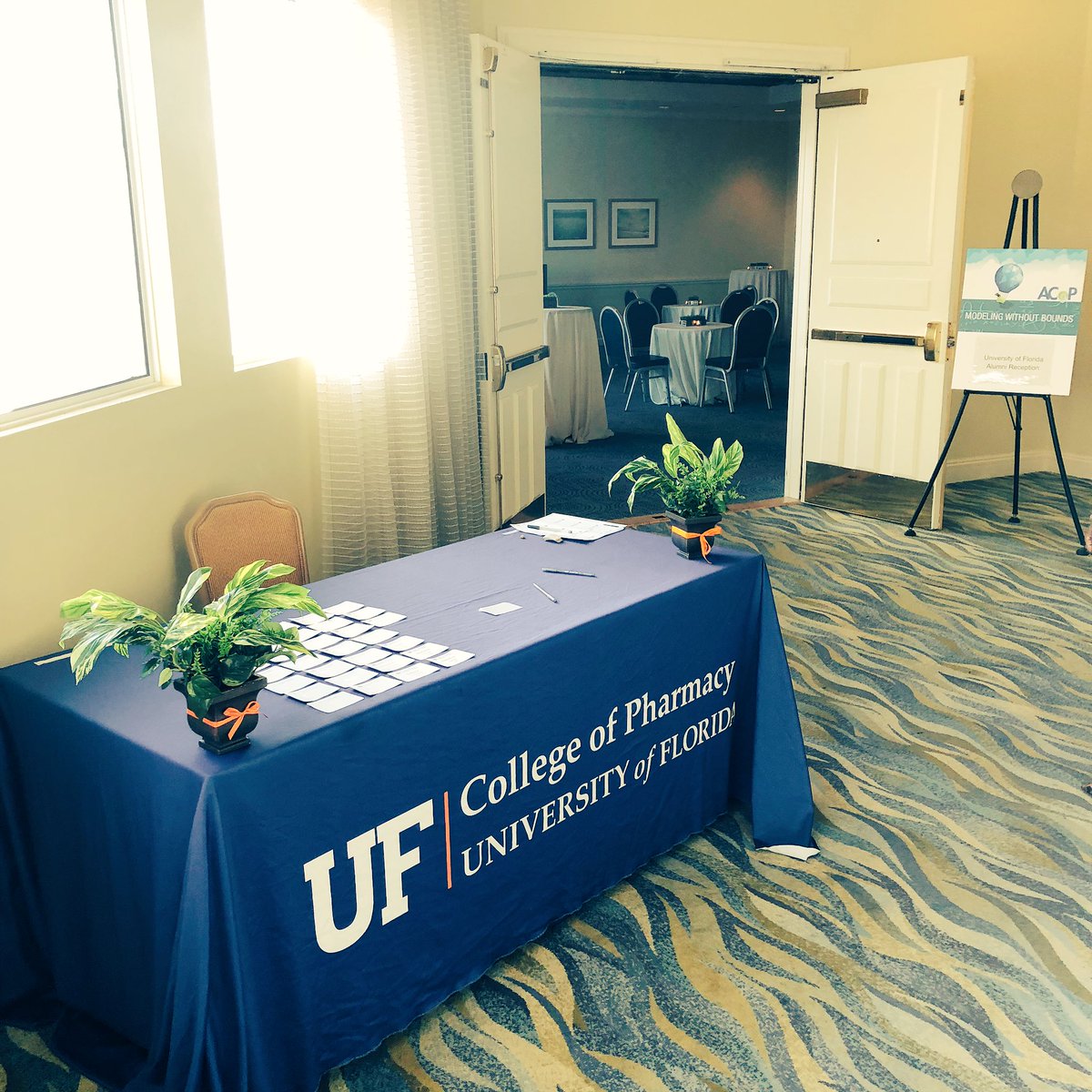 theRealDrWeber's tweet photo. #ACoP9 @UF Alumni Reception.
It is great to be a Florida Gator 🐊 https://t.co/9bMiGNLVMv