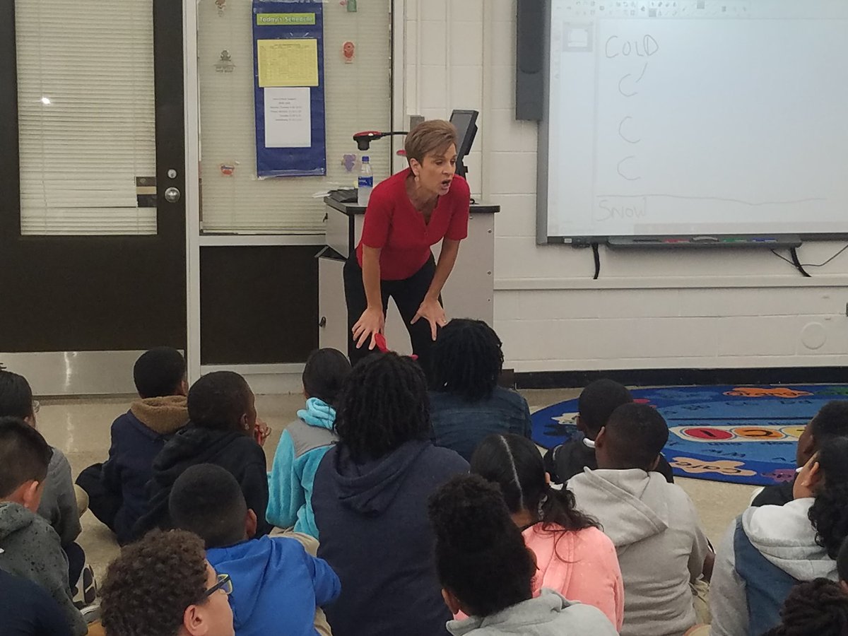 JessicaTracey10's tweet photo. We had a great visit with Lanie Pope learning about the weather! @BoltonElemSch https://t.co/ai8Z5coblT