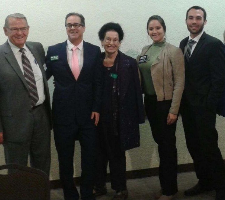 Jen4Mayor's tweet image. The GFWC Plantation Women's club had a mayoral forum and luncheon that was excellent! They do so much for the community and I am grateful for the opportunity to speak in front of them.

#Jennifer4Mayor #VoteForJennifer #JenniferForMayor #AGreenerFuture