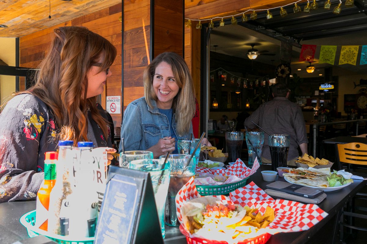 realfoodtravel's tweet photo. Plan a trip to Sequim, Washington and take in their First Friday Artwalk, a great way to get to know the place.

#Sequim #VisitSunnySequim #SequimArtWalk #CulinaryTravel #TravelMagazine
 @cityofsequim  @nourishsequim  @VisitSequim 

https://t.co/l1dWoNJy6K https://t.co/QblQxq3Scm
