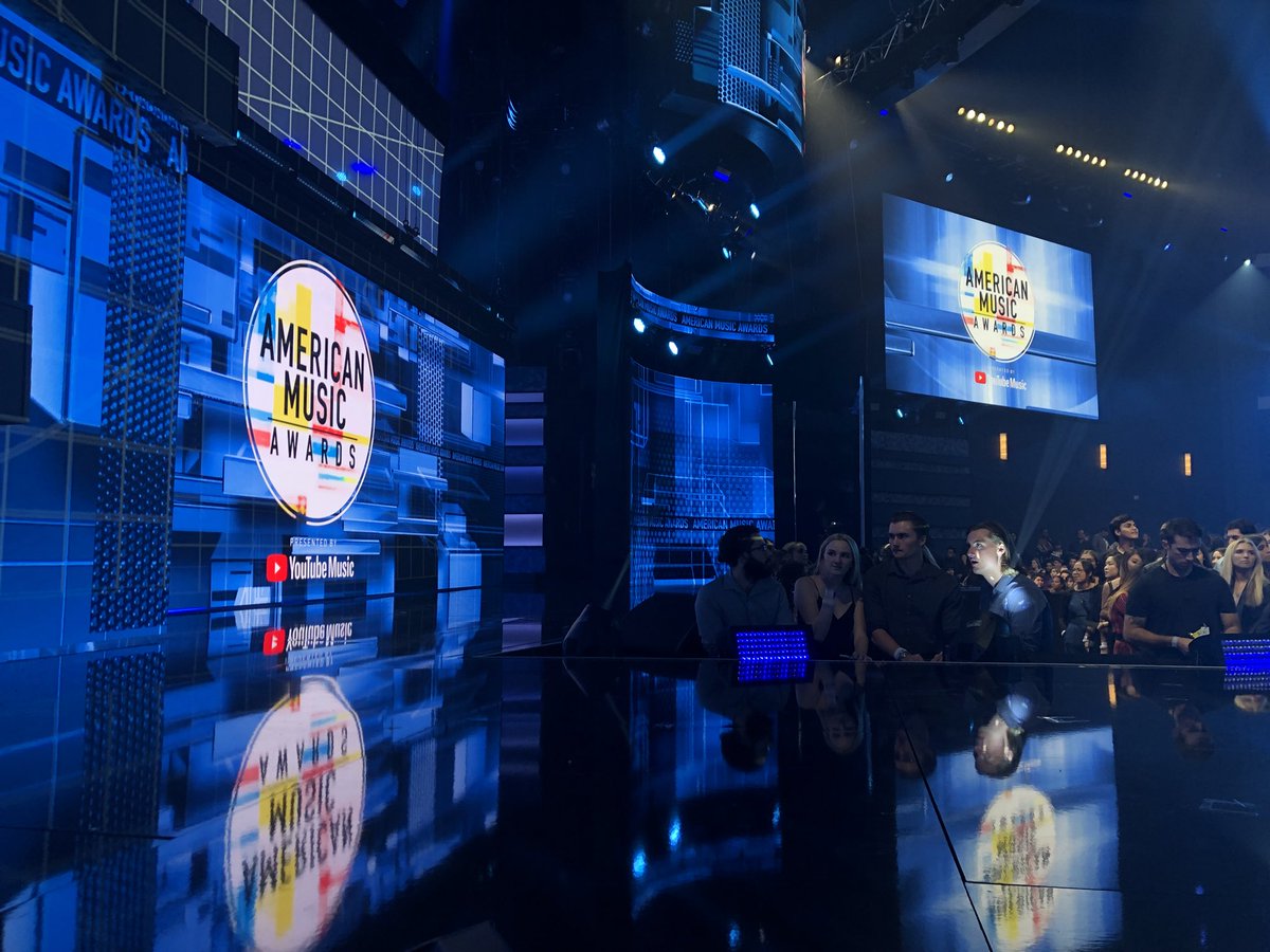 Jump4JoyD's tweet photo. I’m at the #AMAs https://t.co/Ip9Zpmw0hr