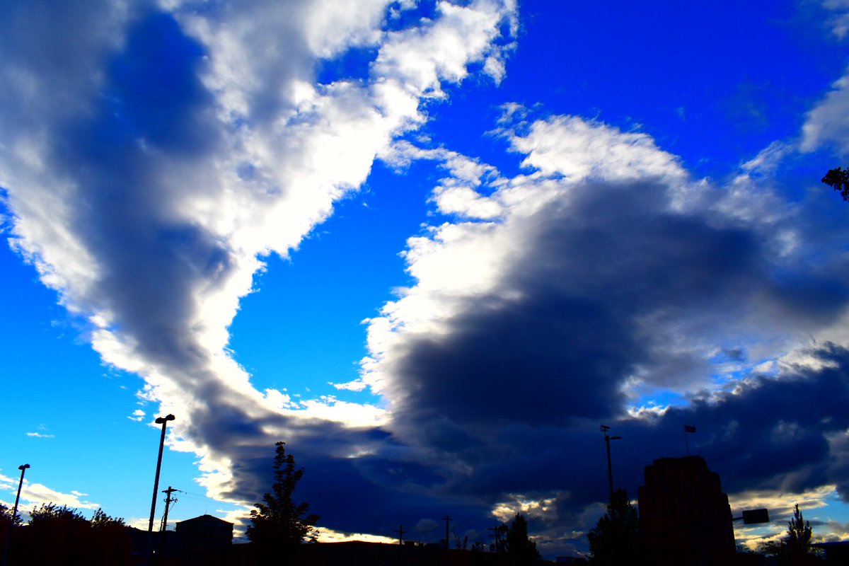 Platoesq's tweet photo. This morning, outside of the office.
#D5600 Super Vivid
#ishootdigital #digitalphotography #Nikonphotography #PhotoOfTheDay https://t.co/EJmWFQH5ge