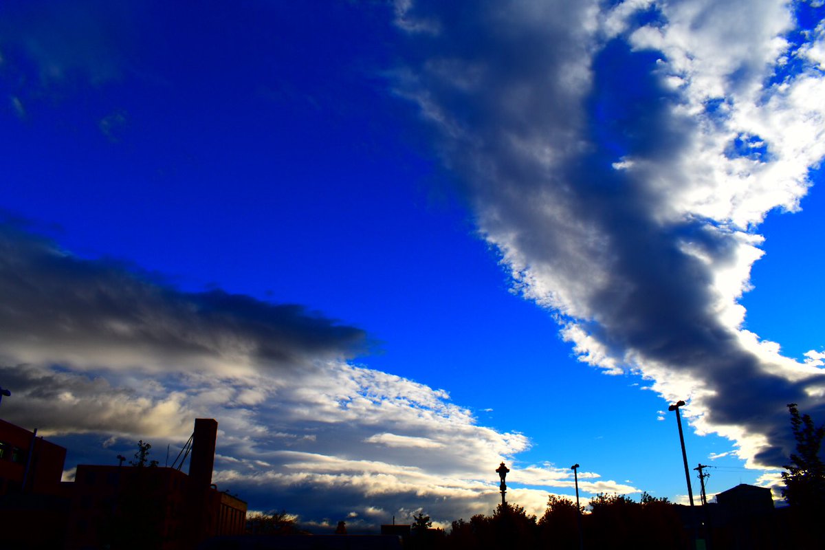 Platoesq's tweet photo. This morning, outside of the office.
#D5600 Super Vivid
#ishootdigital #digitalphotography #Nikonphotography #PhotoOfTheDay https://t.co/EJmWFQH5ge