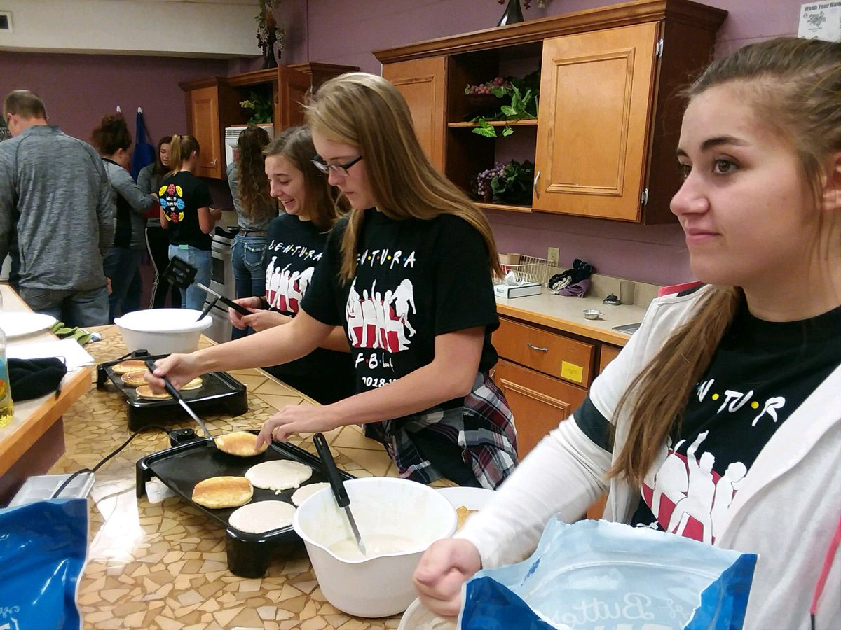 We had some flippin sweet pancakes this morning at the annual FBLA - FFA October Breakfast meeting.  #CenturaPride #NE1kFBLA <a href="/Schmidtee90/">Stacie Loeffelholz</a>
