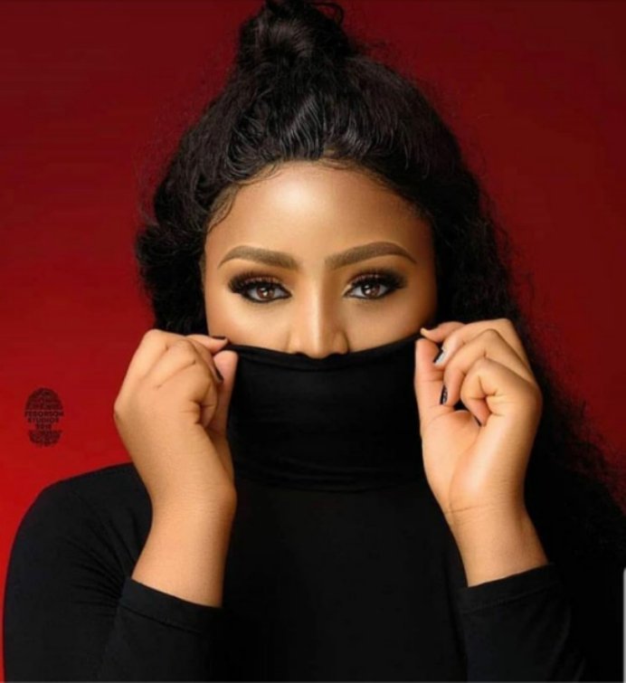 ChikaGodlydiva's tweet photo. #nollywood teen actress, Regina Daniels @reginadaniels30 tells the general public not to focus on her age as she celebrates birthday today 👇 
https://t.co/NjIT39vgdI
#chikannanyelugoblog #reginadaniels #GodlyDiva #birthday #Nigeria https://t.co/TfMQT6zXcv